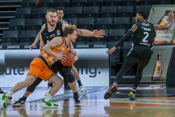 而KD继续 而KD继续